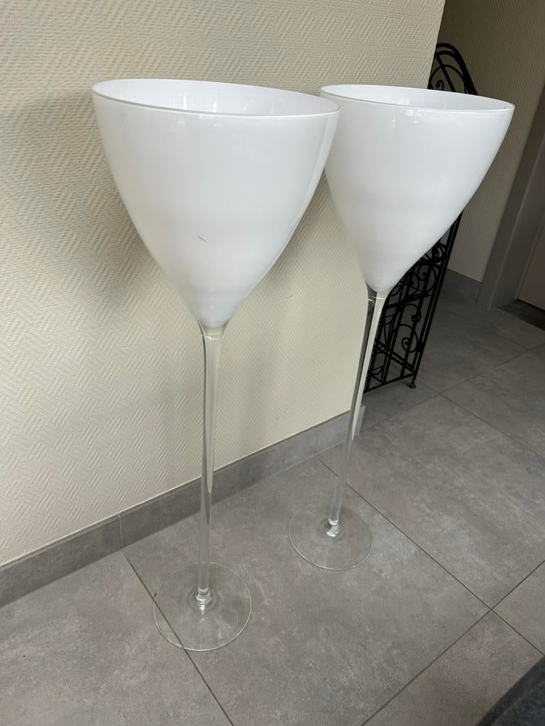 2 handgeblazen design wijnglazen (vloervazen)1 meter opaal, Ophalen, Zo goed als nieuw, Glas