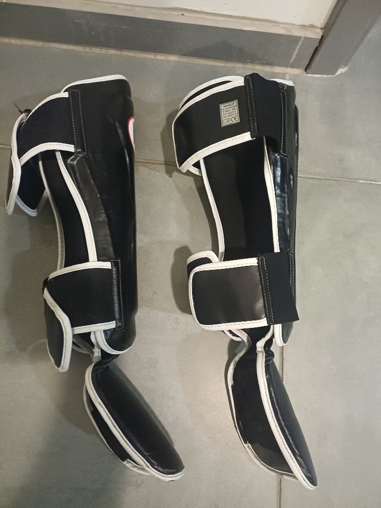 Kickboxing Scheen- en wreef beschermer maat "L", Sports & Fitness, Enlèvement ou Envoi, Protection pour arts martiaux, Autres