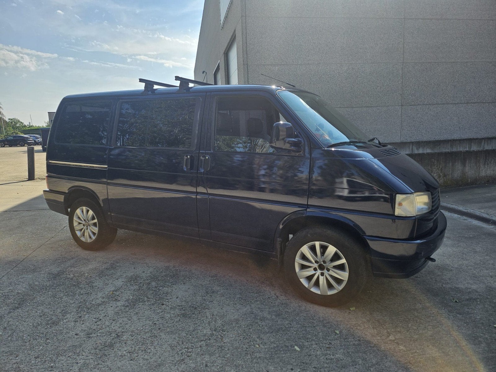 VOLKSWANGEN T4 OLDTIMER MET MEERDERE BESTELWAGENS, foto 3