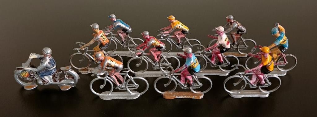 Oude aluminium speelgoed wielrenners + motorrijder., Antiek en Kunst, Ophalen of Verzenden