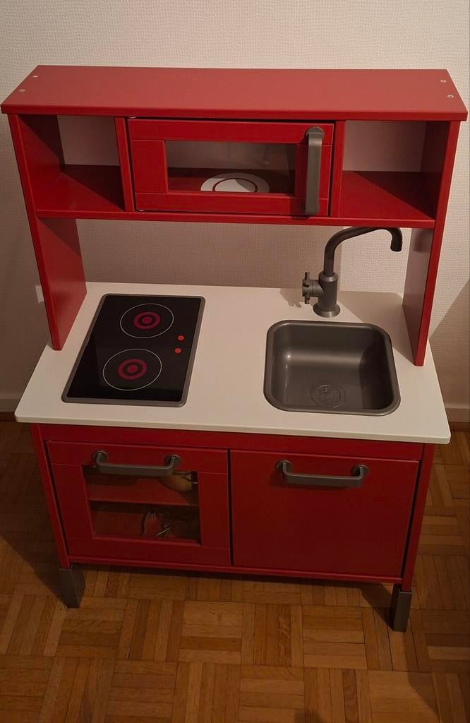 IKEA DUKTIG mini cuisine + ustensiles de cuisine, Enfants & Bébés, Jouets | Jouer aux cuisines, Comme neuf, Jouer à la cuisine