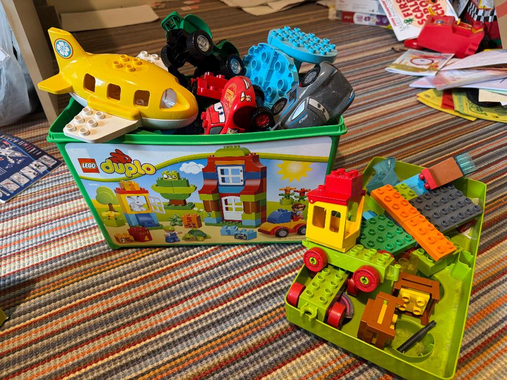 Lego duplo + logo auto’s, Kinderen en Baby's, Speelgoed | Duplo en Lego, Ophalen, Gebruikt, Accessoire, Duplo