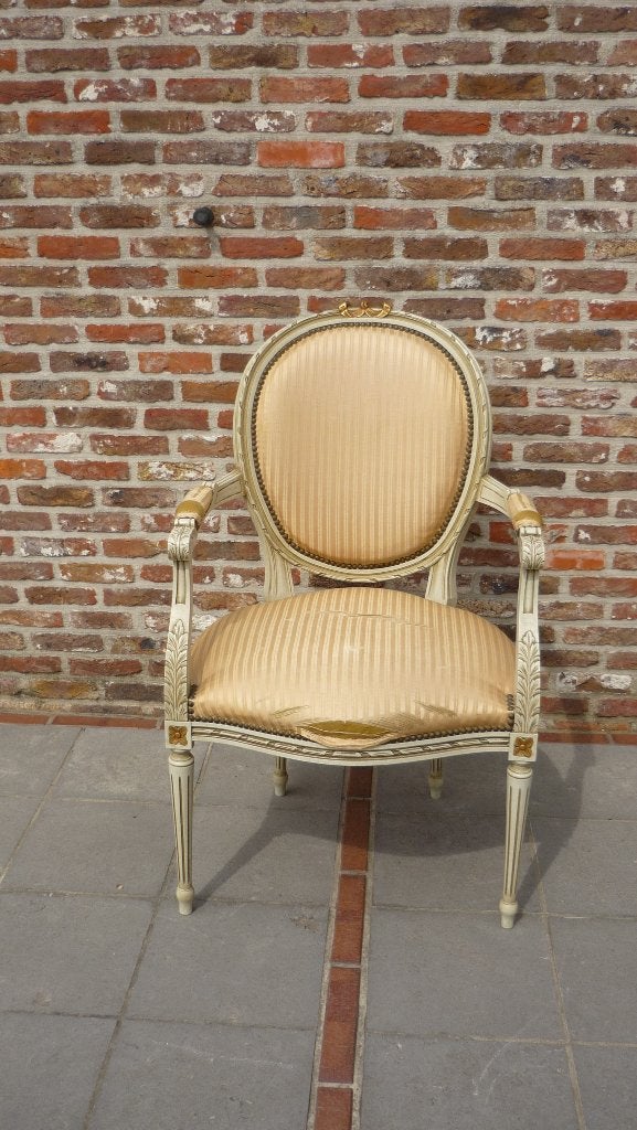 Fauteuil Louis Seize classique pour projet de restauration, Enlèvement