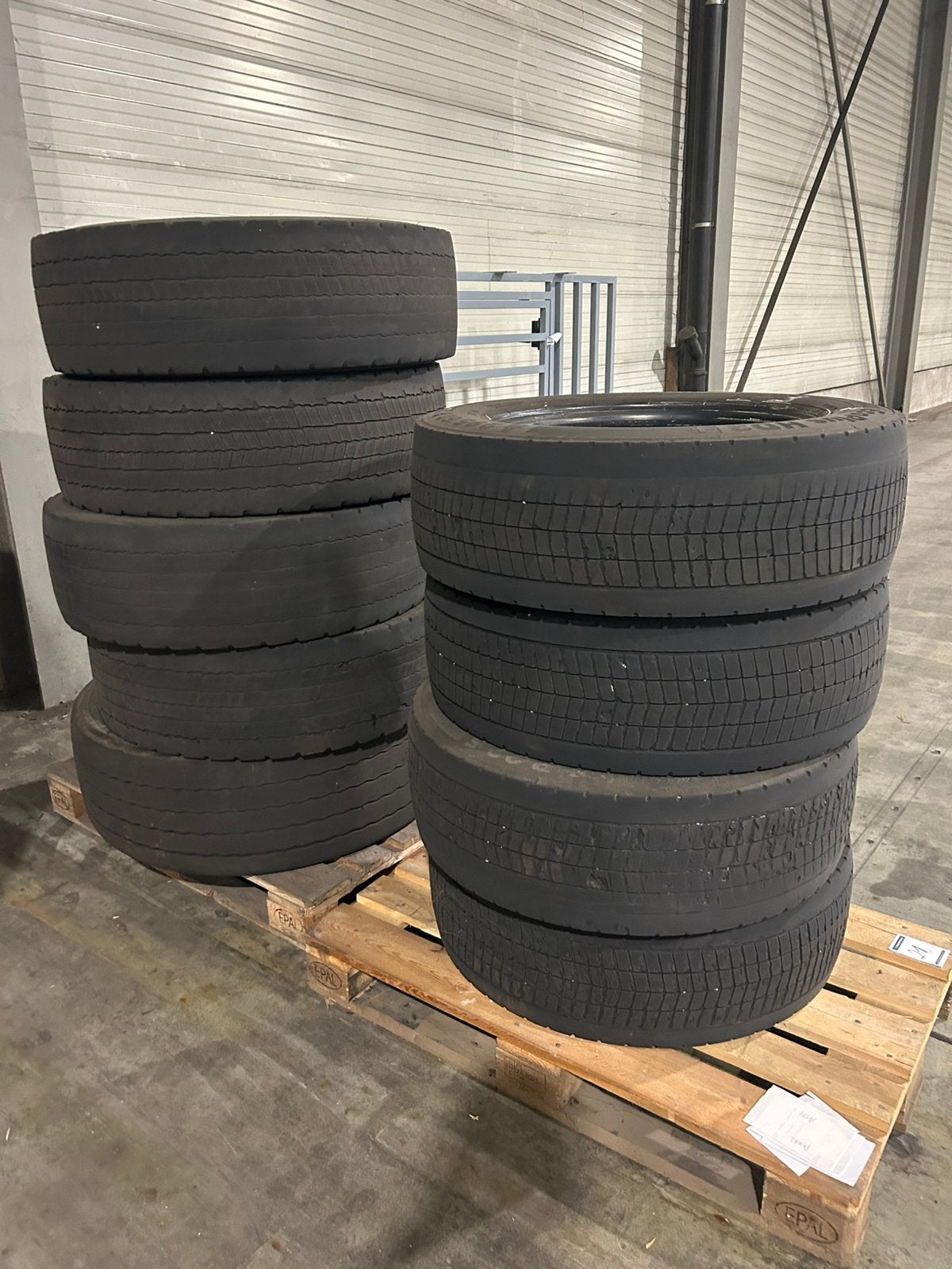 9 camion banden, Auto-onderdelen, Ophalen, Band(en)