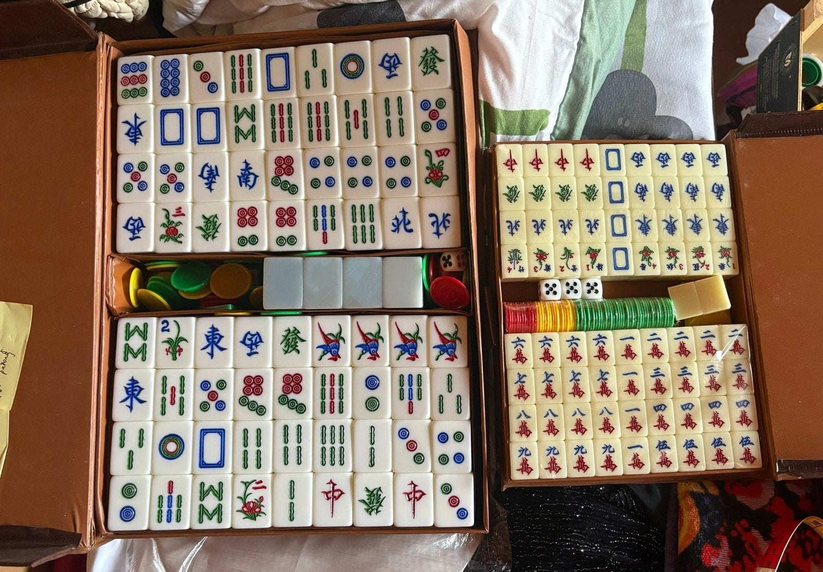 2x Mahjong Sets – Normaal (1x Gebruikt) + Reisset (Nieuw), Drie of vier spelers, Ophalen, Zo goed als nieuw