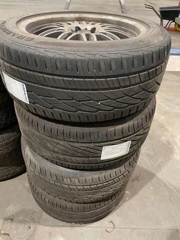 General Tire Dotz velgen met General Tire Grabber banden 255, Utilisé, Véhicule de tourisme