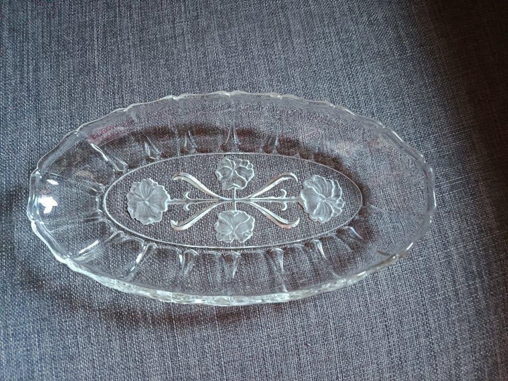 plat ovale en verre transparent, Enlèvement