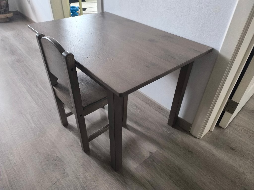 Ikea kindertafel + 2 stoeltjes, Kinderen en Baby's, Kinderkamer | Tafels en Stoelen, Ophalen, Gebruikt, Tafel(s)