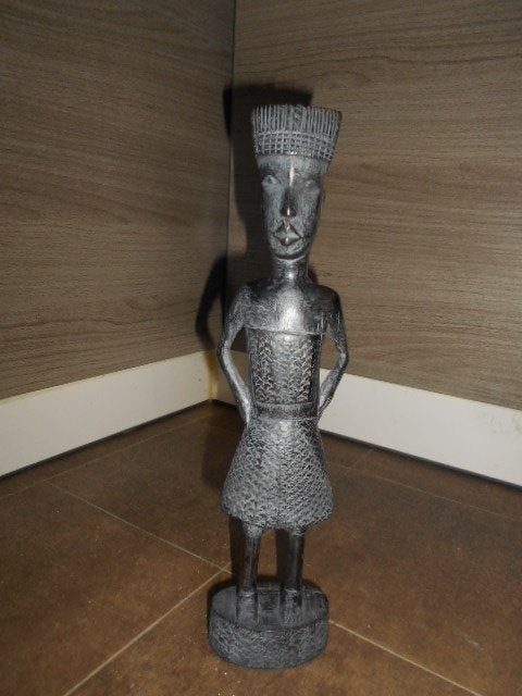 Statue ethnique en bois noir, Statue, Bois, Enlèvement ou Envoi, Homme