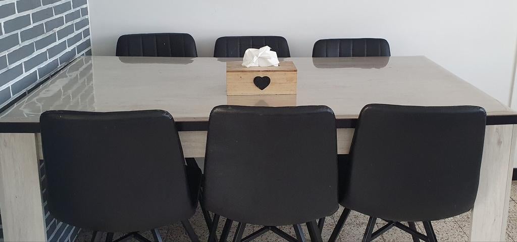 Table de salle à manger avec chaises, Enlèvement