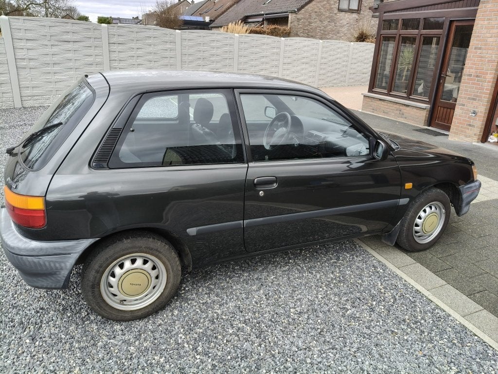 Toyota Starlet (1992) - projectwagen /oldtimer, Auto's, Toyota, Particulier, Starlet, Radio, Benzine, Automaat, Voorwielaandrijving