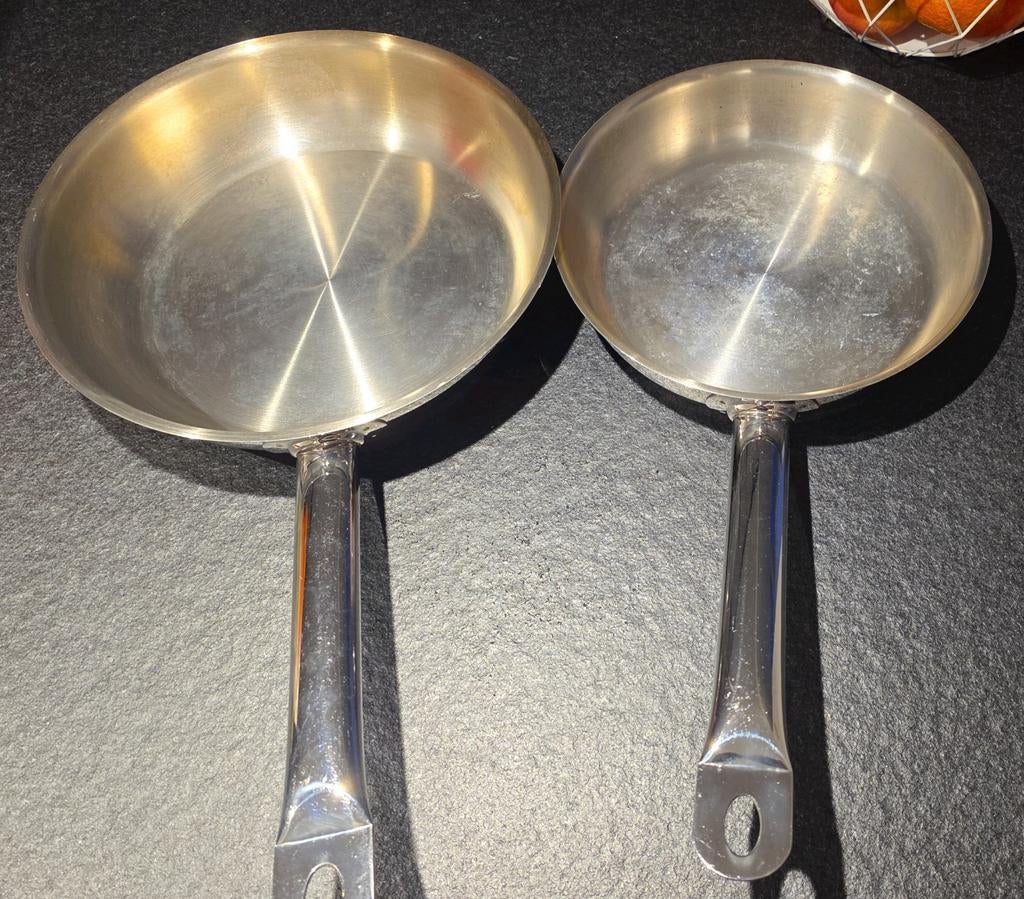 2 pannen van Bistro Demeyere, Ophalen