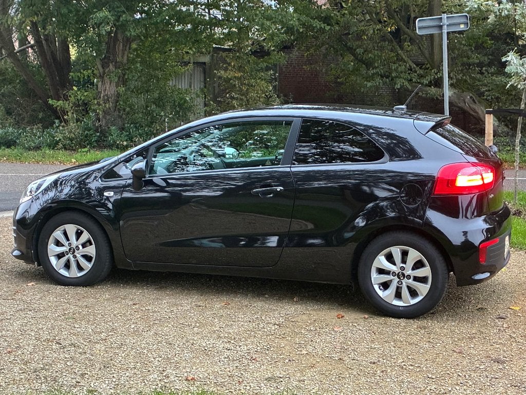 Kia Rio 1.2 benzine. Zeer mooie staat, vele opties!, Auto's, Voorwielaandrijving, Dealer onderhouden, Stof, 4 cilinders