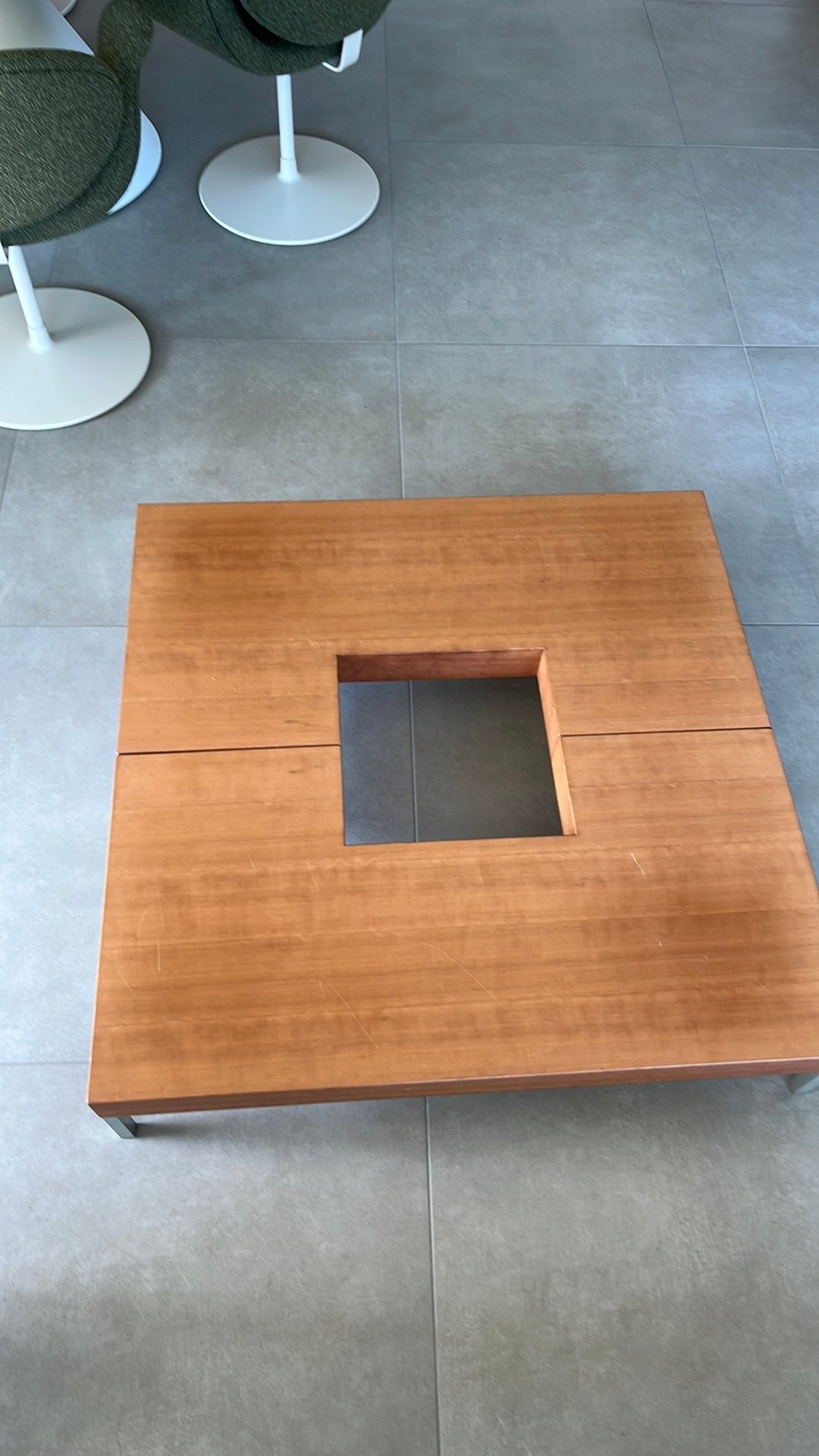 Table basse design en placage de noyer de la marque Porada, 100 à 150 cm, Carré, 100 à 150 cm, Enlèvement