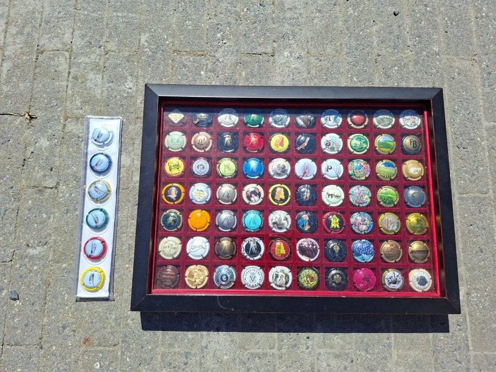 Champagne capsules, Ophalen