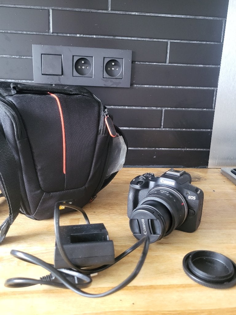 Canon EOS R50 avec l'objectif Canon RF-S 18-45 mm, Bluetooth, Canon, Chargeur, Comme neuf