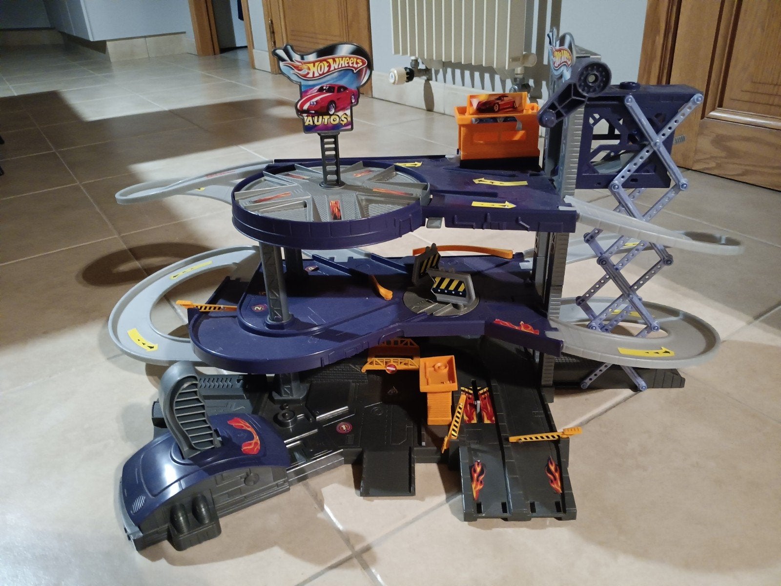 Hot wheels mega garage met lift, Ophalen, Zelf te bouwen, Zo goed als nieuw, Hot Wheels