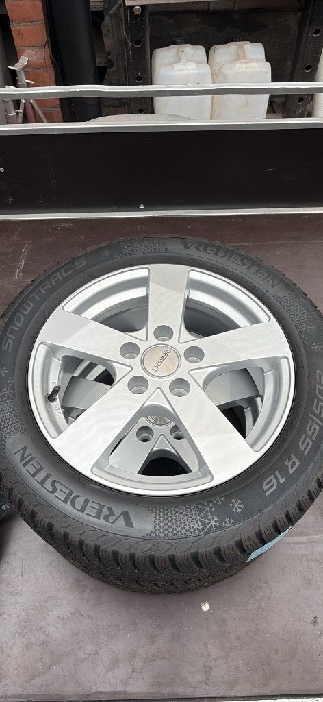 Dezent velgen met nieuwe winterbanden, Auto-onderdelen, Banden en Velgen, Ophalen, Winterbanden, Velg(en)