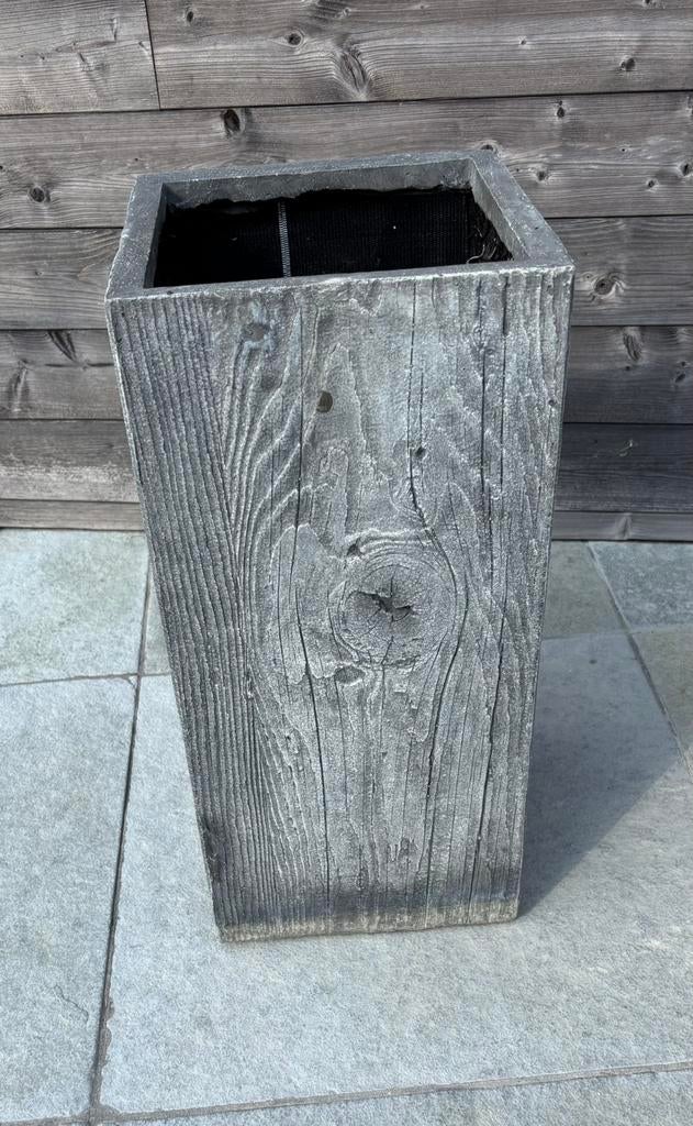 Bloembak 16x16cm,60hoog, in harde polyester(tamelijk zwaar), Tuin en Terras, Ophalen, Zo goed als nieuw