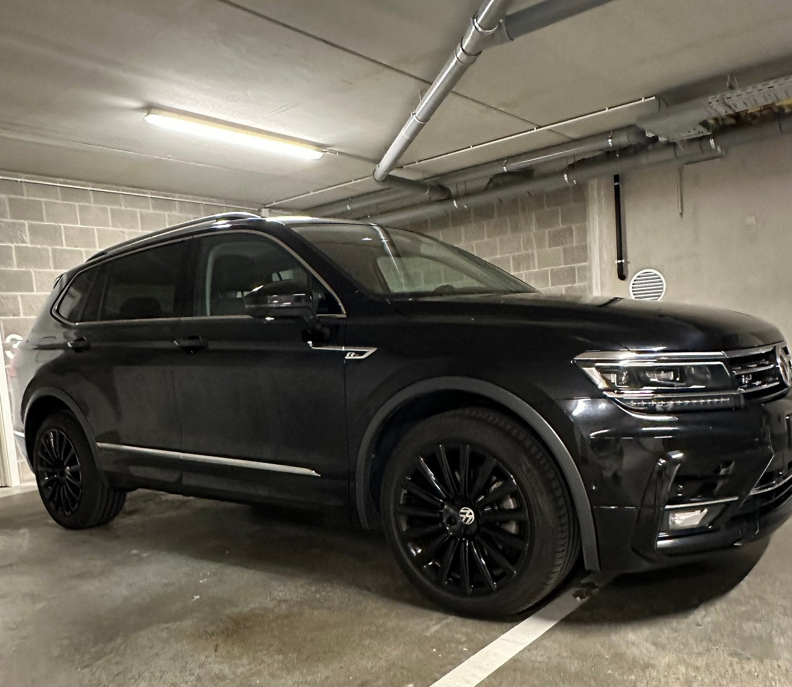 Tiguan Allspace 5 P/ R Line  / Auto.Trekhaak, Auto's, 1498 cc, 4 cilinders, Zwart, Leder
