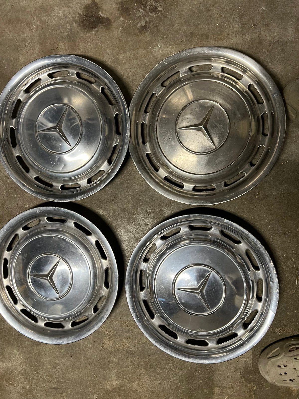 14 inch Mercedes wieldeksel inox/alu, Autos : Divers, Enjoliveurs, Enlèvement, Comme neuf