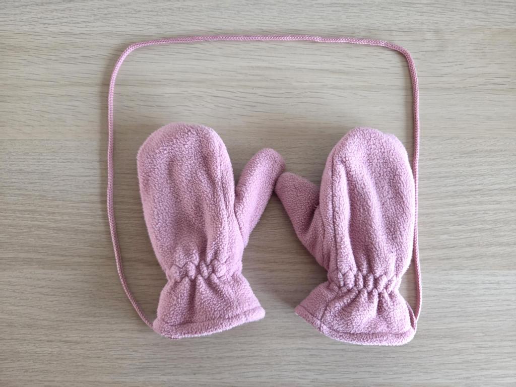 Roze winterhandschoenen met koordjes, Gebruikt, Meisje, Ophalen of Verzenden, Handschoenen