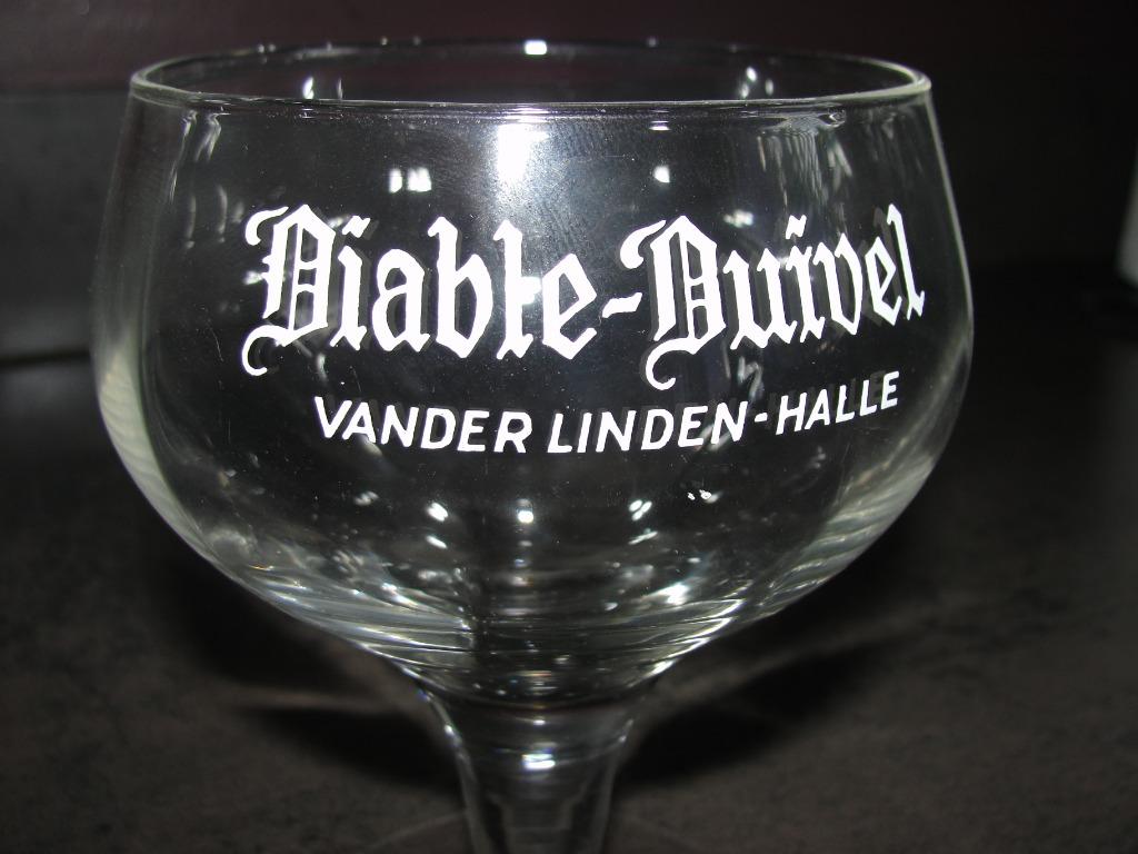Oud bierglas "Brouwerij Vanderlinden" Halle "Diable-Duivel"., Verzamelen, Biermerken, Ophalen of Verzenden, Nieuw, Glas of Glazen