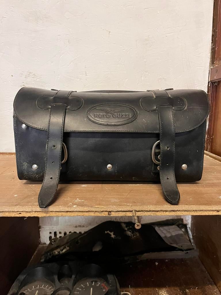 Saccoche cuir moto guzzi, Enlèvement, Comme neuf