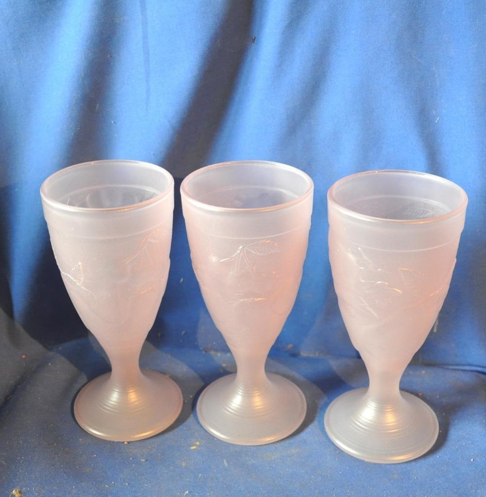 3 coupes a glace ou fruitsverre opaque rosé, Enlèvement ou Envoi, Comme neuf, Verre, Autres types