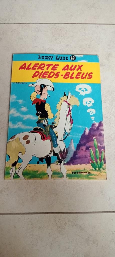 BD Bande dessinée Lucky Luke n10 Alerte Pieds Bleus 1977, Ophalen of Verzenden, Gelezen