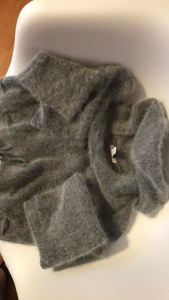 Pull court (28cm) 50% angora gris tout doux à capuche, Kleding | Dames, Zo goed als nieuw
