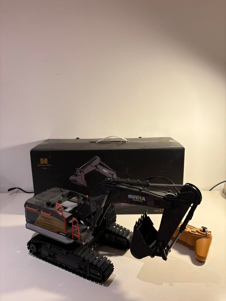 pelleteuse télécommandée rc, Hobby & Loisirs créatifs, Modélisme | Radiocommandé & Téléguidé | Voitures, Enlèvement, Comme neuf