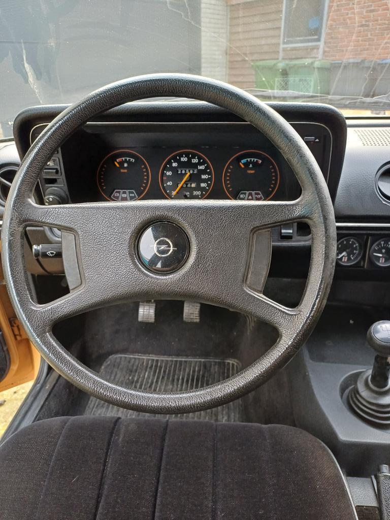 opel manta b berlinette 1200s 1978 okergeel, foto 9