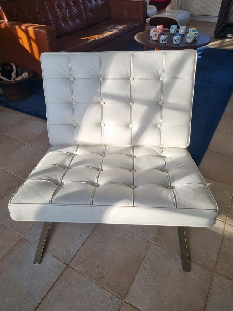 Barcelona chair, Ophalen, Leer