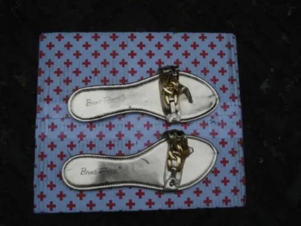 Gratis Verzenden nieuwe gouden slippers 39, Slippers, Overige kleuren, Verzenden, Nieuw