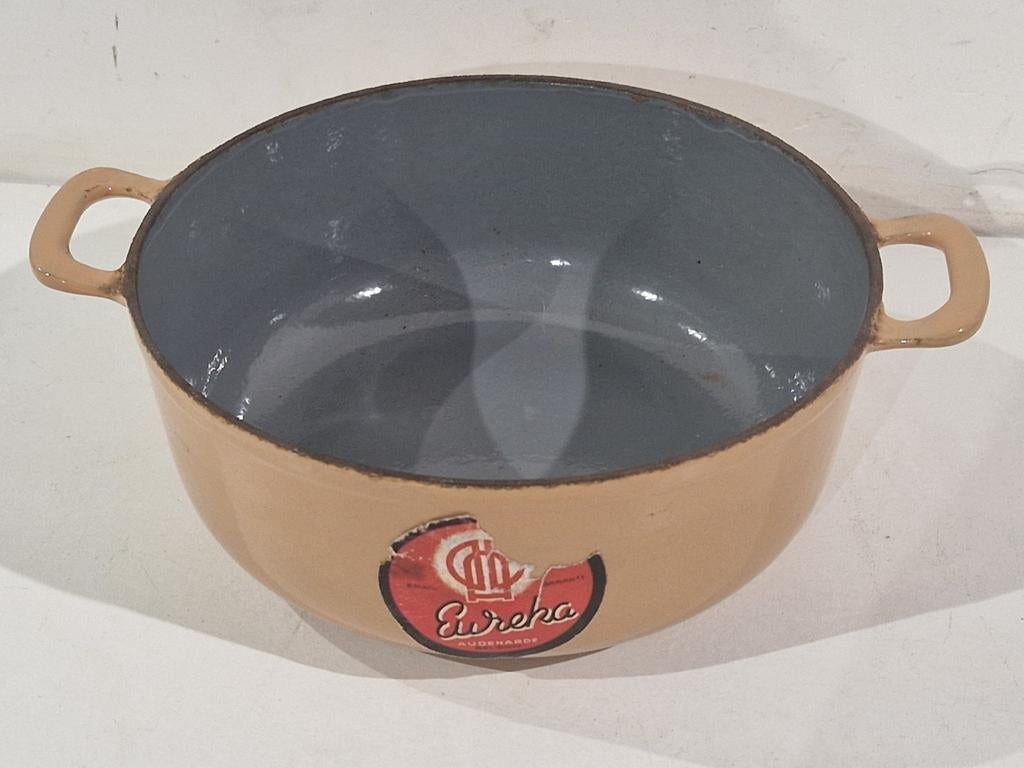 Gietijzeren kom Eureka Oudenaarde België  , 1,5 liter inhoud, Enlèvement ou Envoi, Comme neuf, Fonte