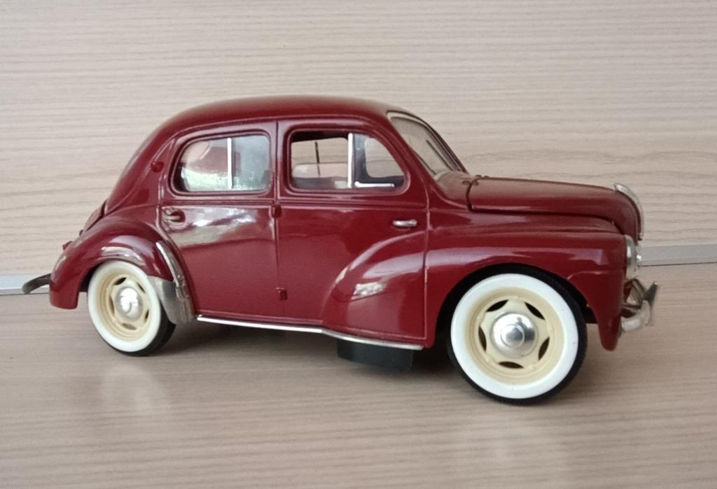 Auto miniature. Renault 4 cv SOLIDO., Hobby & Loisirs créatifs, Enlèvement ou Envoi, Comme neuf, Voiture, Autres marques