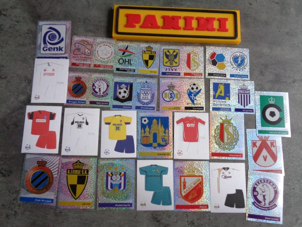 PANINI FOOTBALL 2012 STICKERS 25X  BADGES TENUES, Verzenden, Nieuw