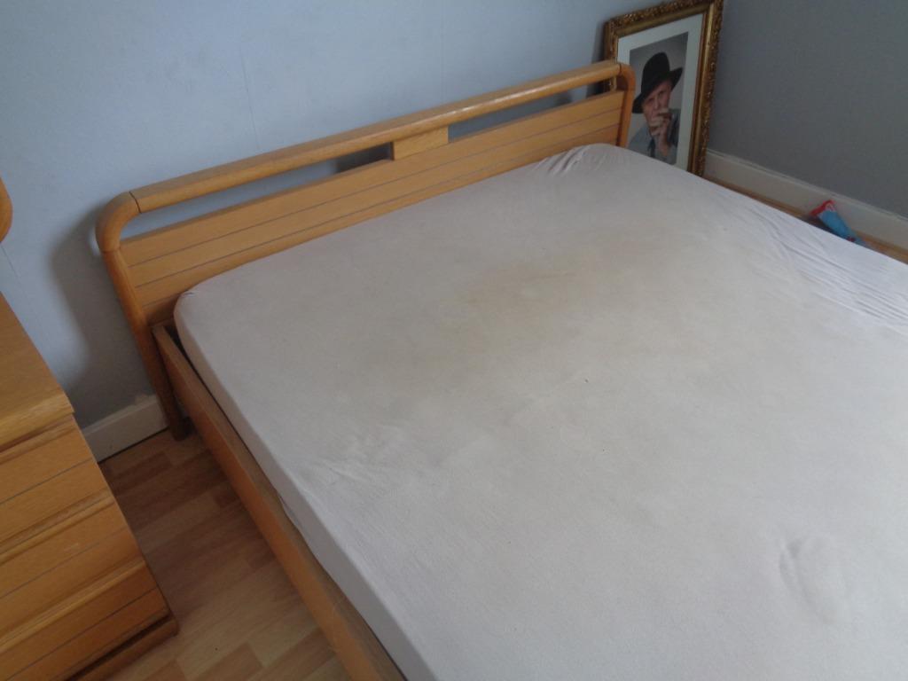 Lit double, 2 tables de chevet et 1 miroir, Maison & Meubles, Chambre à coucher | Chambres à coucher complètes, Utilisé, Deux personnes