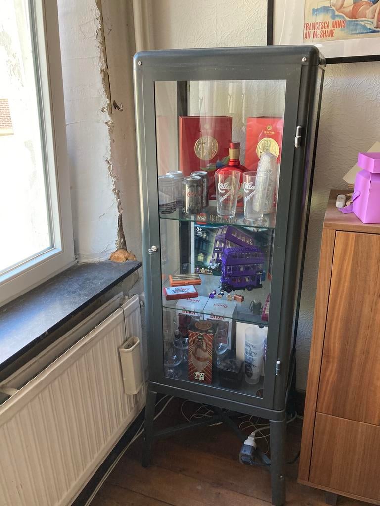 Fabrikör vitrinekast, Huis en Inrichting, Ophalen of Verzenden, Zo goed als nieuw