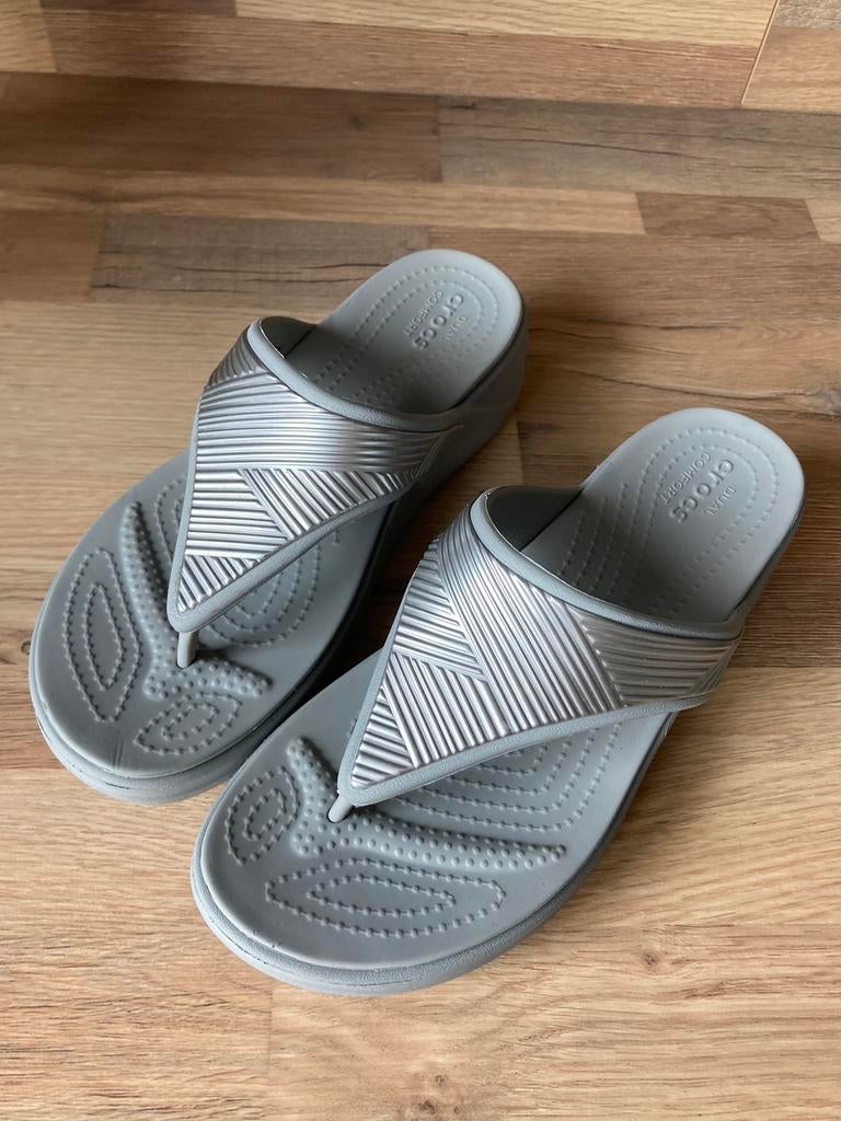 Crocs argenté/gris neuves 36-37, Nieuw, Grijs