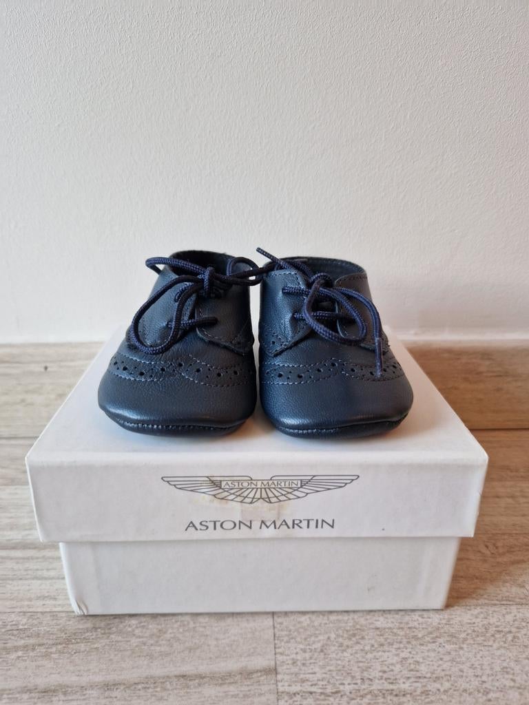 Babyschoentjes Aston Martin, Ophalen of Verzenden, Zo goed als nieuw, Jongetje, Schoentjes