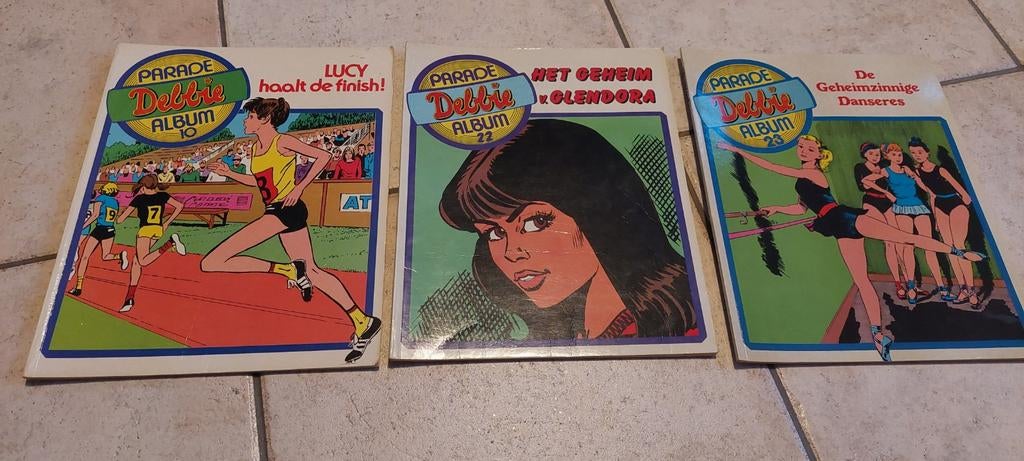 Debbie - Parade Albums 10 / 22 / 23, Boeken, Ophalen of Verzenden, Gelezen