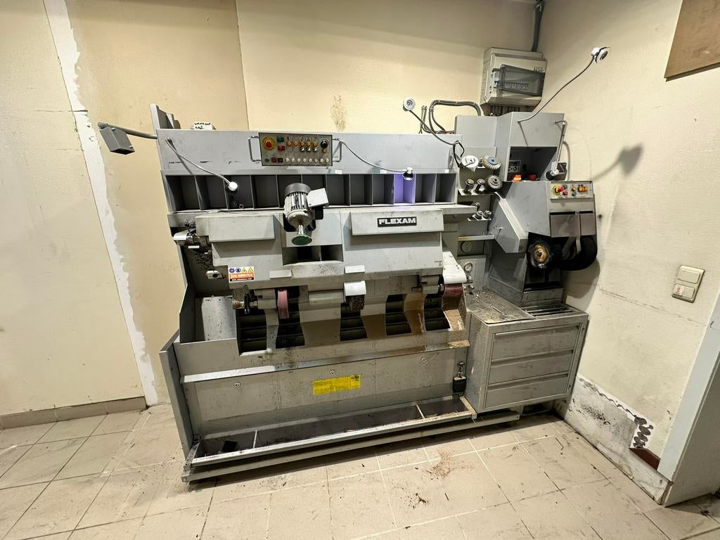 Professionele schoenmakersmachine + afzuiginstallatie FLEXAM, Articles professionnels, Machines & Construction | Autre, Enlèvement