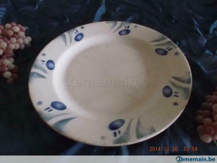 Assiette plate en Faïence, motifs bleu.