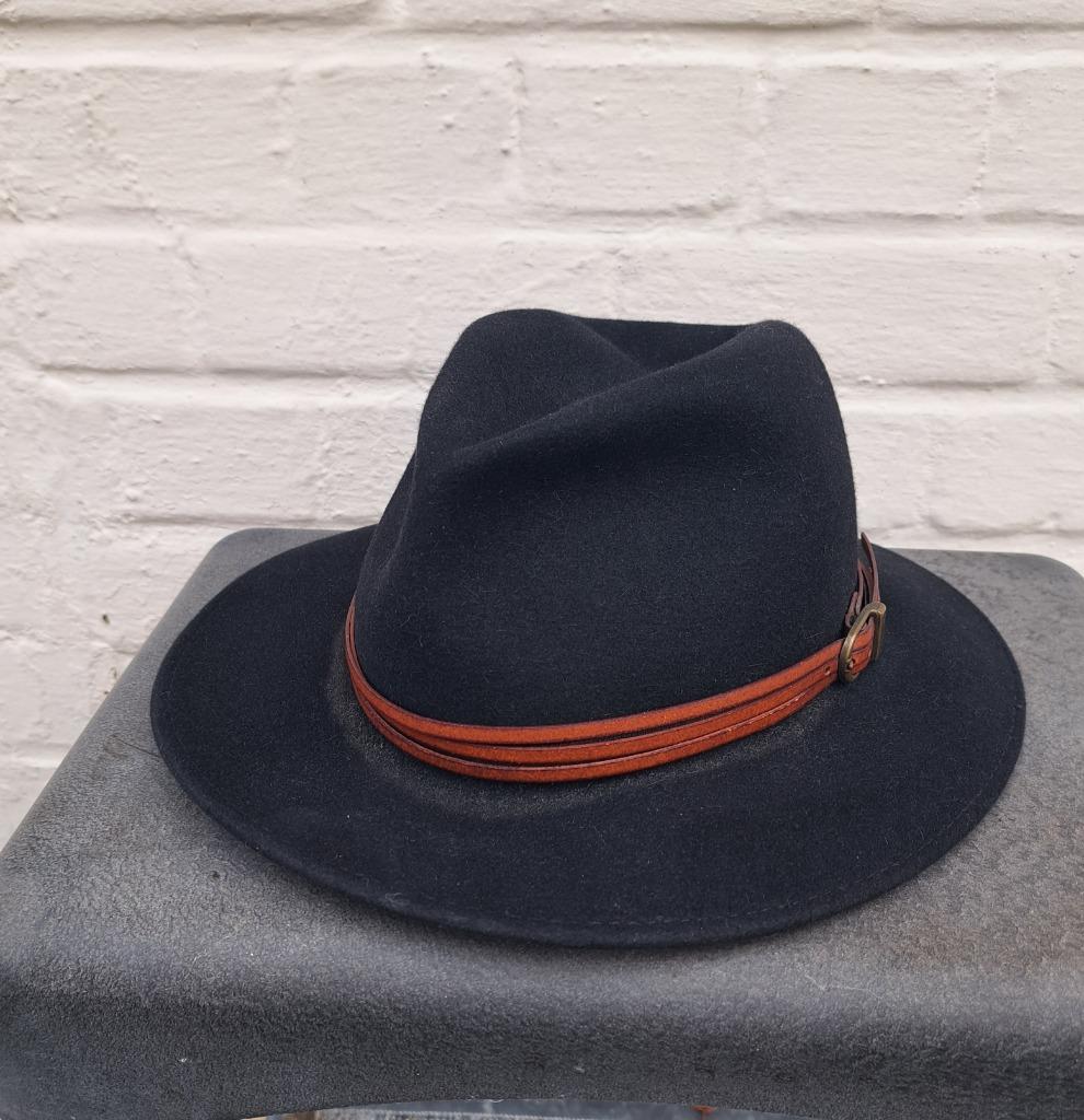 chapeau en feutre homme chapeau plumes Vera Lepre taille 56, Vêtements | Hommes, Chapeaux & Casquettes, Enlèvement ou Envoi, Porté
