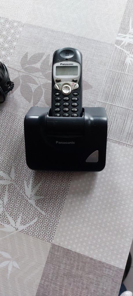 Dect. Panasonic kx-tcd650bl met lader kan aan muur  bevestig, Telecommunicatie, Vaste telefoons | Handsets en Draadloos, Ophalen of Verzenden