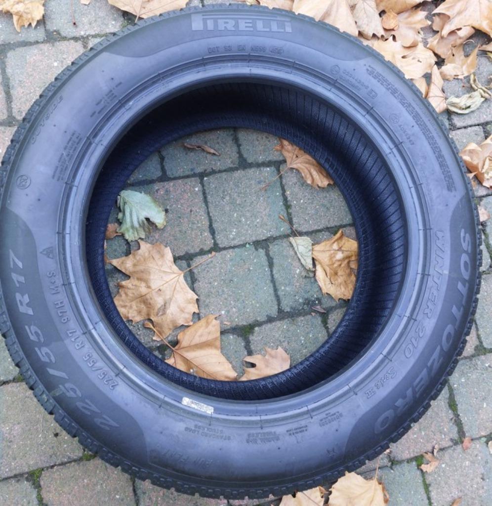 4 pneus hiver Pirelli 225/55/R17 <20 000 km, Ophalen, Gebruikt, 17 inch, Winterbanden