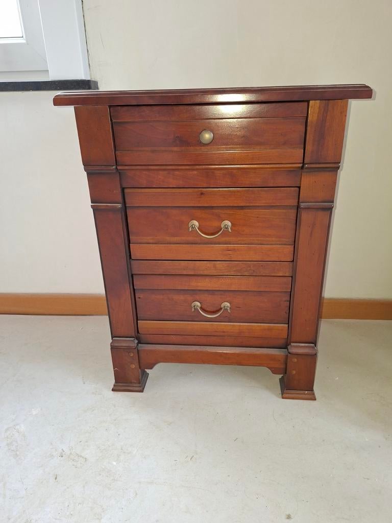 Coiffeuse ancienne, table de chevet et lit simple, Enlèvement