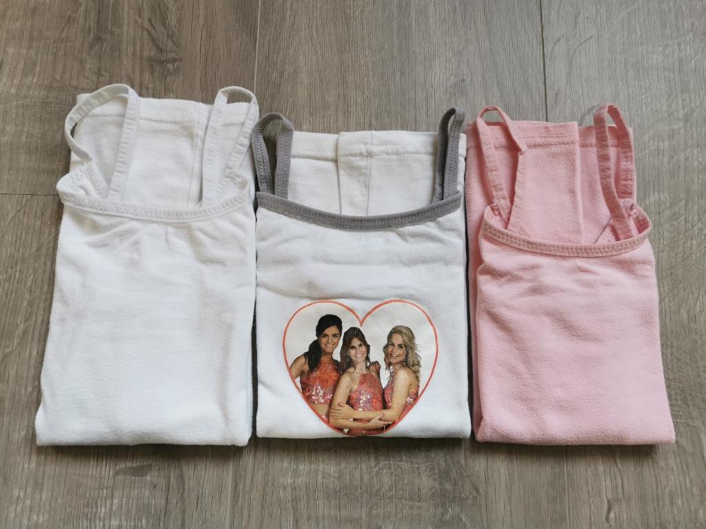3 onderhemdjes - maat 110, Enlèvement ou Envoi, Utilisé, Fille, Vêtements de nuit ou Sous-vêtements